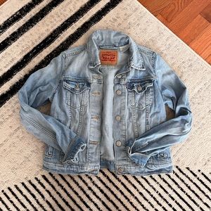 Authentic Levi Jean Jacket. Size Small.